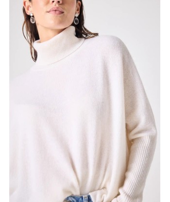 Pull poncho Notshy Margareth Ecru s'inspire de l'anatomie humaine