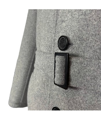 Manteau gris Hermès ouvre sa boutique