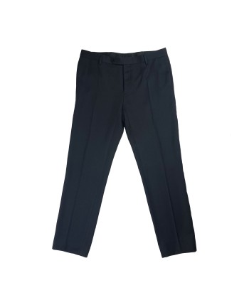 Pantalon bleu marine Dior est présent 