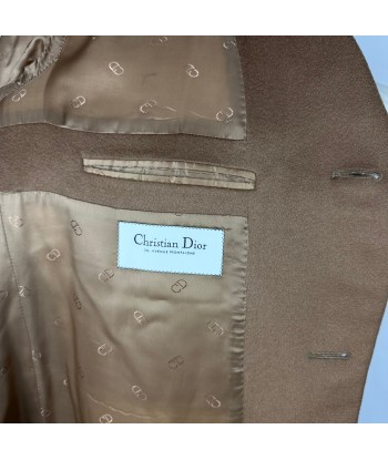 Manteau camel cachemire Christian Dior s'inspire de l'anatomie humaine